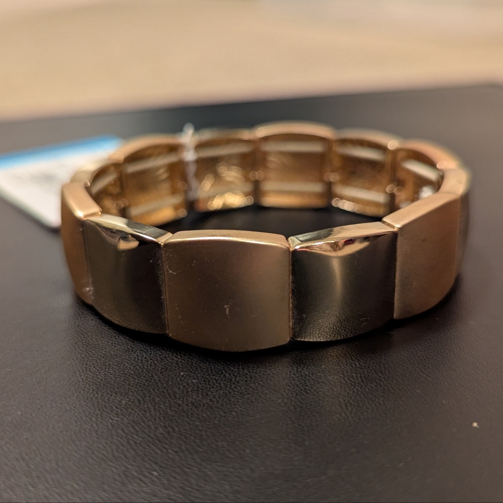 Liz Claiborne Chunky Gold-Tone Bracelet 10$